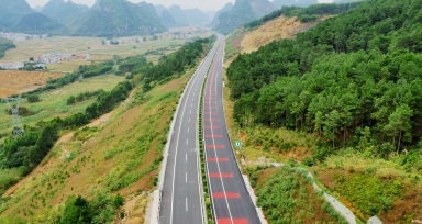 来宾至马山高速公路