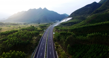 来宾至马山高速公路